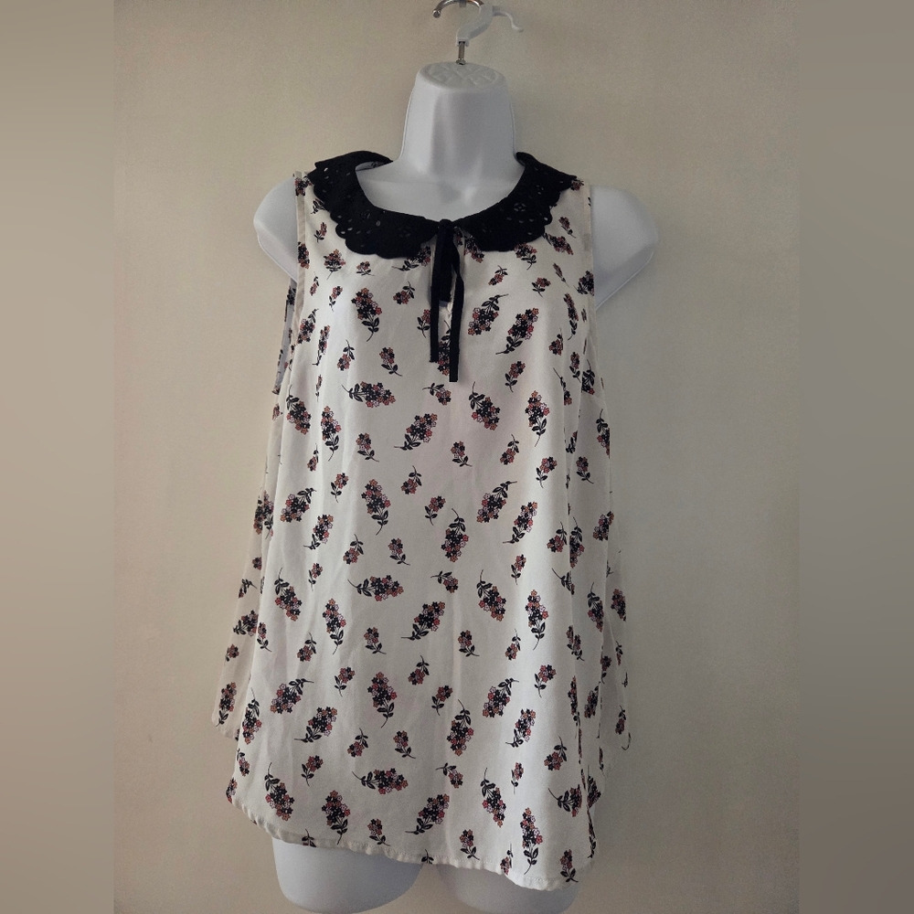 LC Lauren Conrad Floral Sleeveless Blouse with Black Collar Size Medium